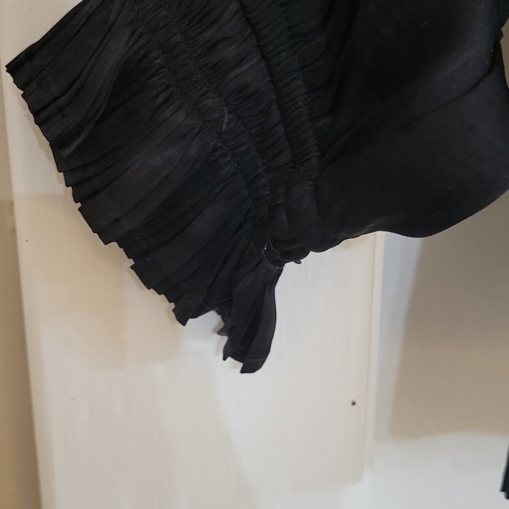 philosophy black silky pullover Dressy blouse with pleated bottom & sleeves sz m - Picture 3 of 6